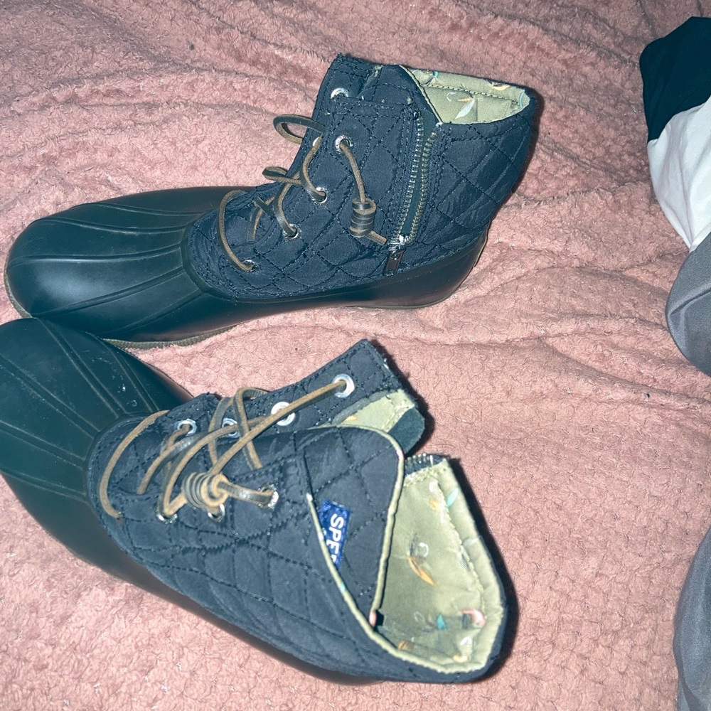 Speedy duck boots